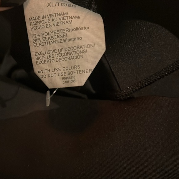 Under Armour UA Qualifier Speedpocket Roadside Runway Crop - Picture 8 of 8